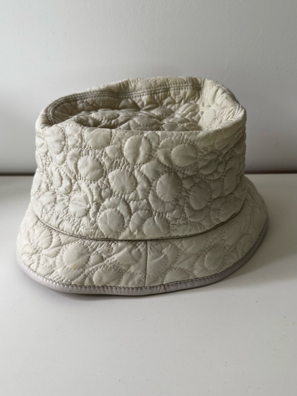 Coach Signature Quilted Circle-Pattern Bucket Hat in Cream Sz: P/S